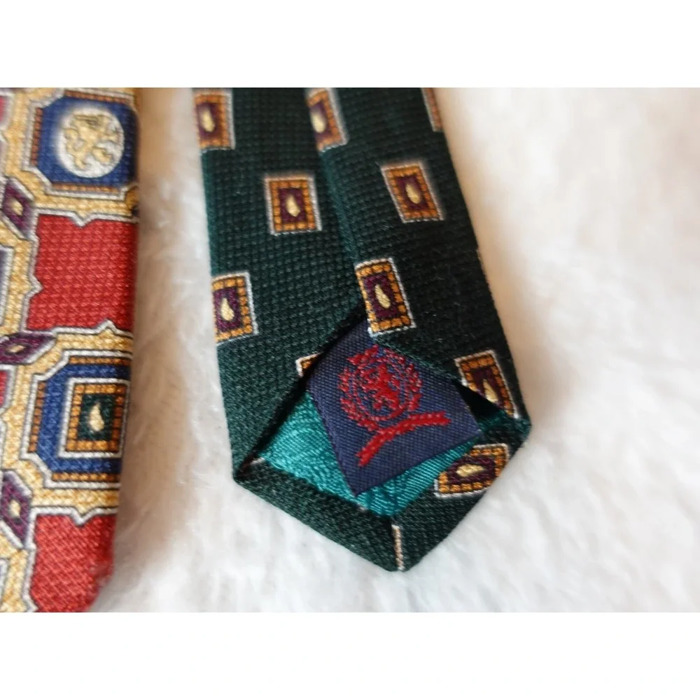 Vintage Tommy Hilfiger Tie Mens Italian Silk Made‎ in USA Crest Old Money Office